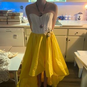 Yellow & White sleeveless prom dress